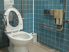 区役所１階トイレ